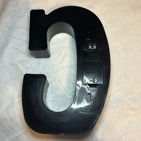 Black light up letter C wall decor - Picture 2 of 3